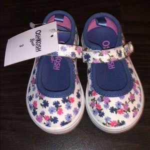 Oshkosh size 3 NWT baby shoes